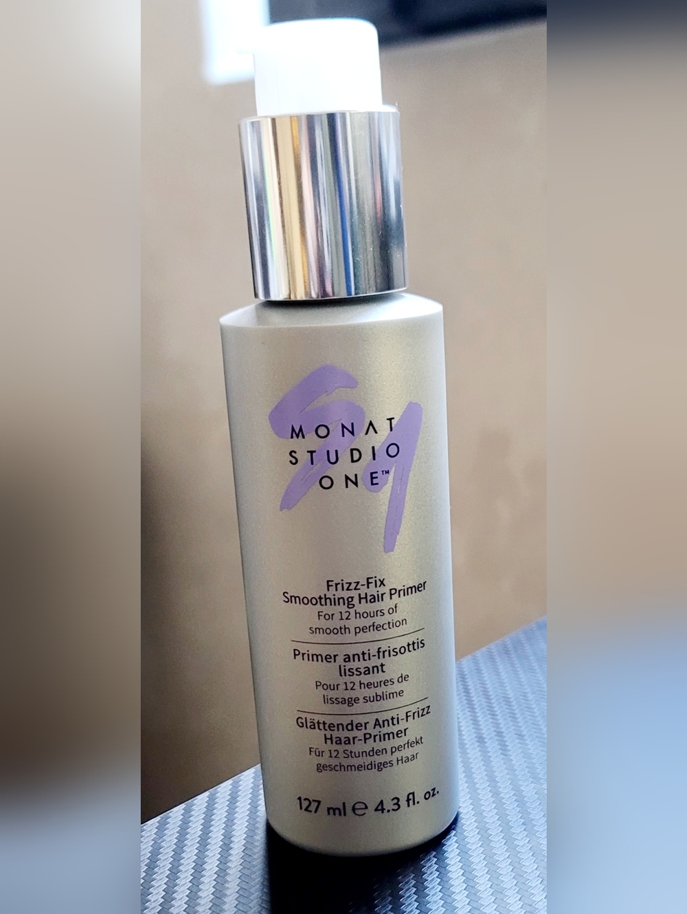 MONAT Studio One Frizz-Fix Smoothing Hair Primer